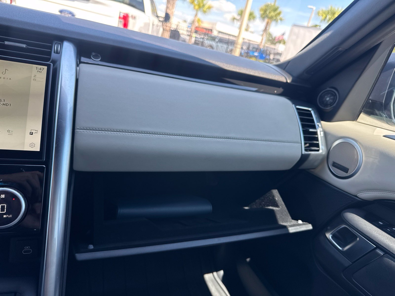Used 2022 Land Rover Discovery S AWD/4WD image 31