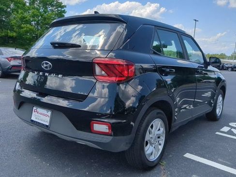 Used 2021 Hyundai Venue SE FWD image 4