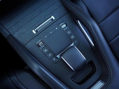 Used 2024 Mercedes-Benz GLE 450e 4MATIC image 33