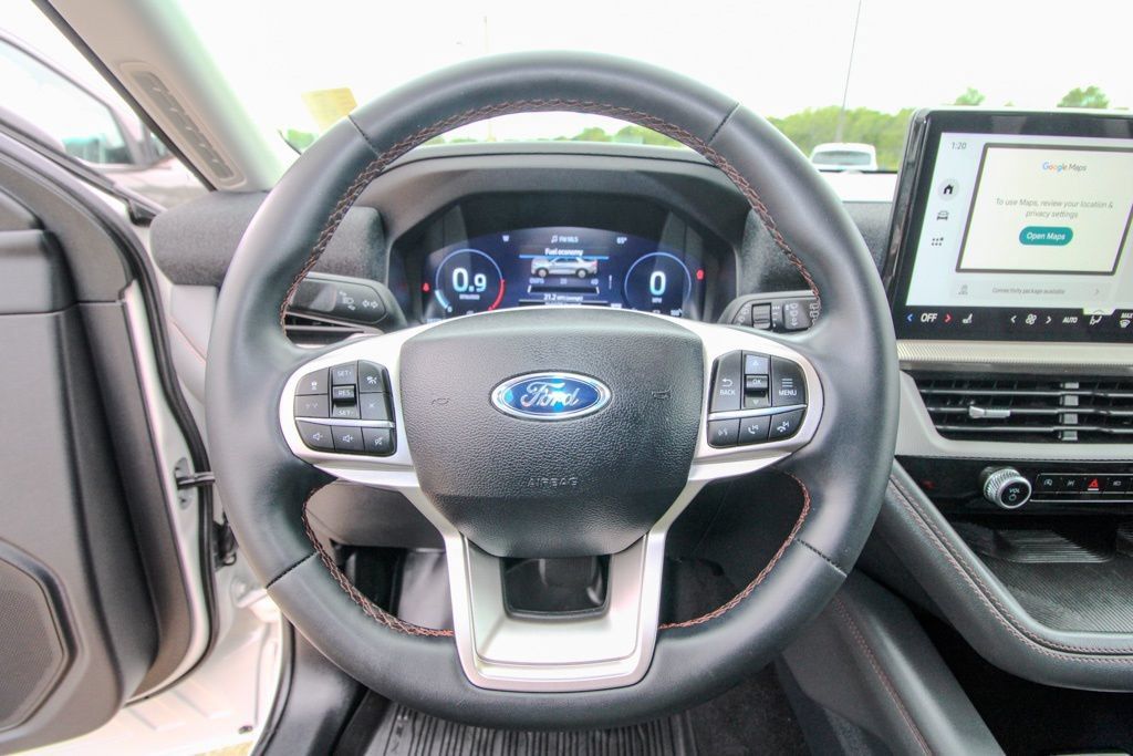 Used 2025 Ford Explorer Active AWD/4WD image 21