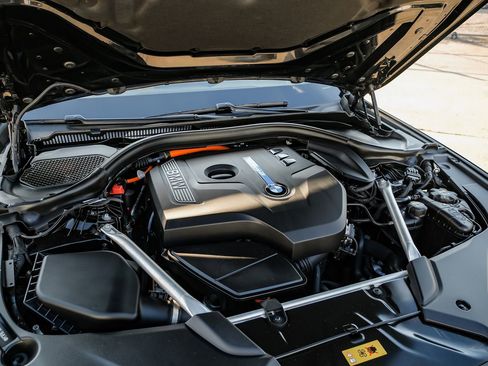 Used 2019 BMW 530e w/ Convenience Package image 50