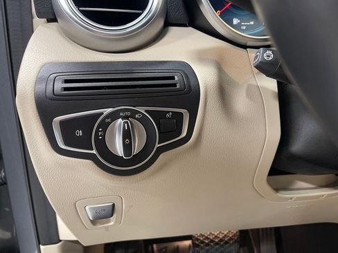 Used 2022 Mercedes-Benz GLC 300 4MATIC image 19