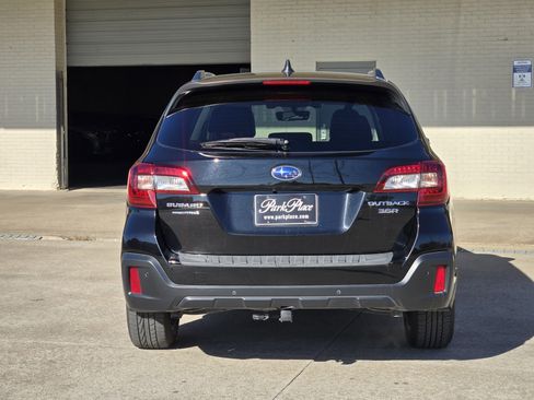 Used 2018 Subaru Outback 3.6R Touring image 8