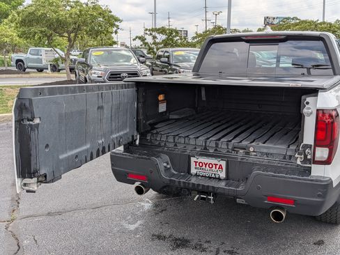 Used 2025 Honda Ridgeline TrailSport image 9