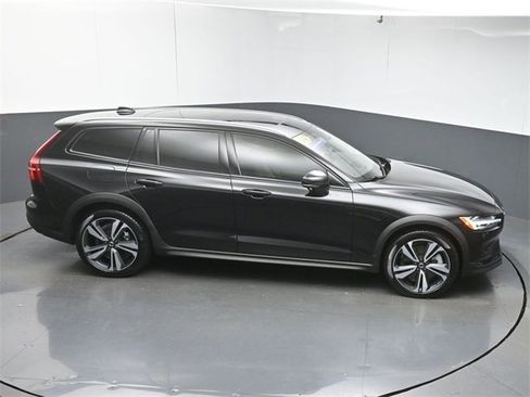 Used 2024 Volvo V60 B5 Cross Country Plus image 50