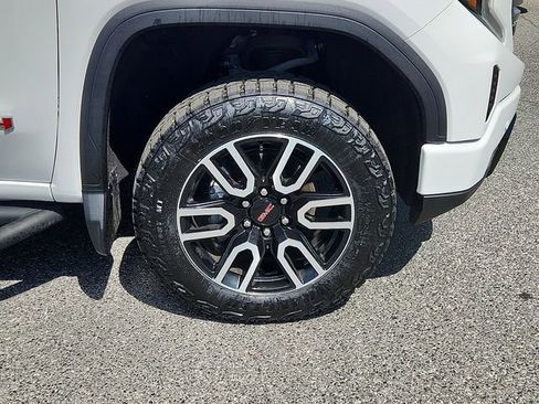 Certified 2022 GMC Sierra 1500 AT4 w/ AT4 Premium Package AWD/4WD image 8
