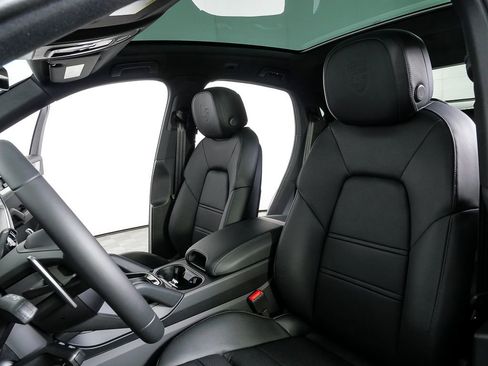 New 2026 Porsche Cayenne AWD image 5