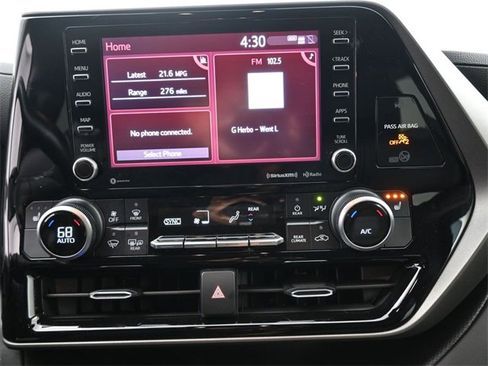 Used 2020 Toyota Highlander XLE image 6