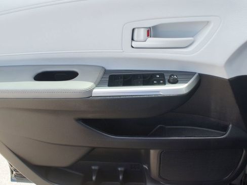 Certified 2025 Toyota Sienna LE FWD image 29