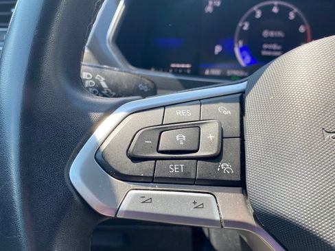 Used 2023 Volkswagen Tiguan SE w/ Panoramic Sunroof Package FWD image 28