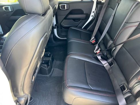 Used 2024 Jeep Gladiator Rubicon w/ Convenience Group AWD/4WD image 15
