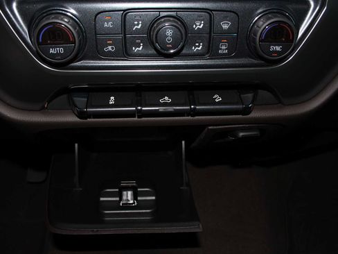 Used 2018 Chevrolet Silverado 1500 LT w/ Texas Edition AWD/4WD image 40