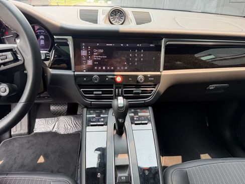 Certified 2026 Porsche Macan Turbo AWD/4WD image 22