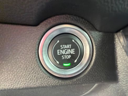 Used 2025 Chevrolet Traverse LT FWD image 27