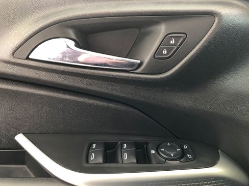 Used 2024 Chevrolet Trax LS w/ LS Convenience Package image 36