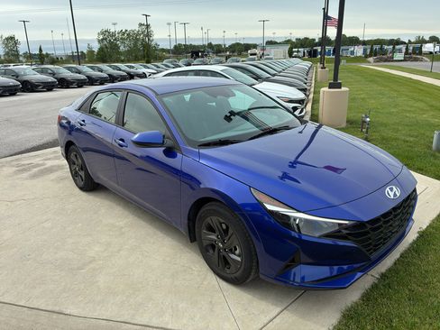 Certified 2023 Hyundai Elantra SEL FWD image 7