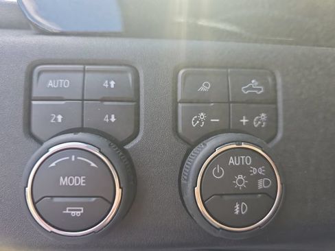 Used 2026 Chevrolet Silverado 2500 LTZ w/ LTZ Convenience Package AWD/4WD image 27