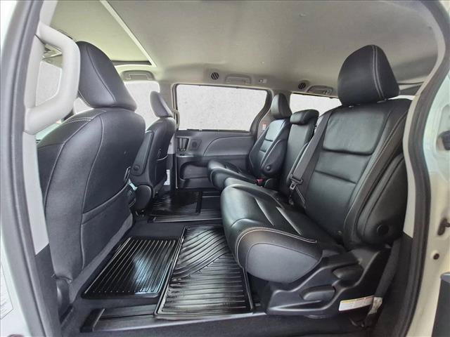 Used 2020 Toyota Sienna SE w/ SE Preferred Package FWD image 21