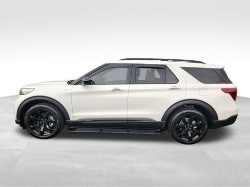 Used 2023 Ford Explorer ST-Line w/ Class IV Trailer Tow Package AWD/4WD image 2