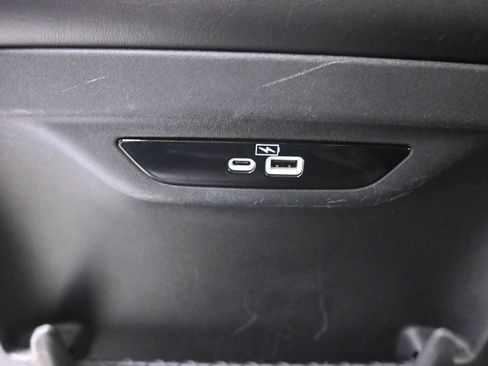 Used 2023 Chrysler Pacifica Touring-L FWD image 21