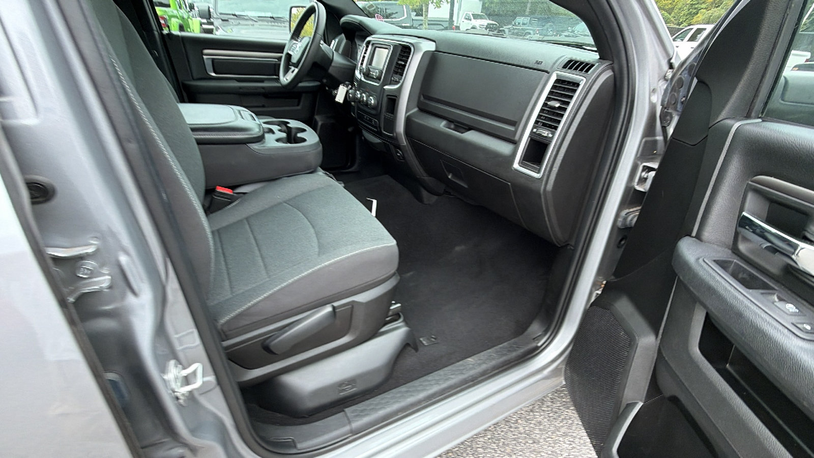Used 2024 RAM 1500 Warlock RWD image 19