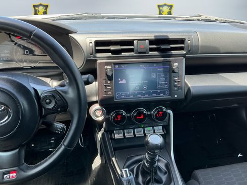 Used 2022 Toyota GR86 w/ ALL Weather Mat Package (TMS) RWD image 13