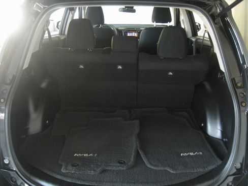 Used 2017 Toyota RAV4 LE image 18