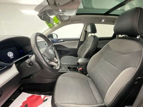 Used 2022 Volkswagen Taos SE FWD image 17