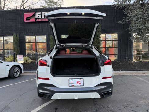 Used 2022 BMW X6 xDrive40i w/ M Sport Package image 16