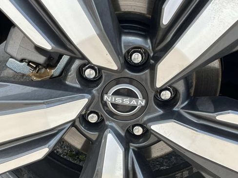 Used 2025 Nissan Rogue SL FWD image 13