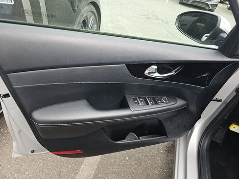 Used 2019 Kia Forte S w/ S Premium Package FWD image 11