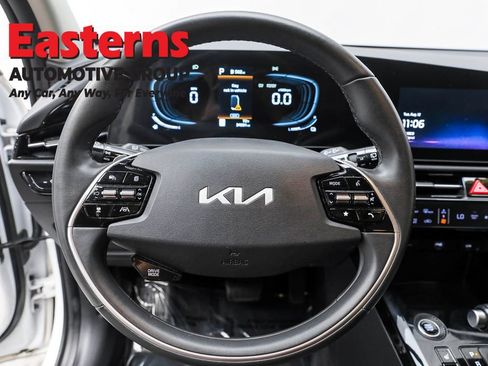 Used 2023 Kia Niro EX image 10