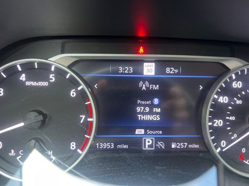 Used 2024 Nissan Sentra SR FWD image 29