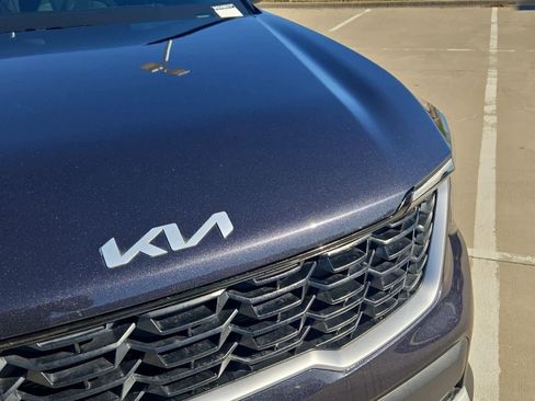 Certified 2025 Kia Sorento LX image 10