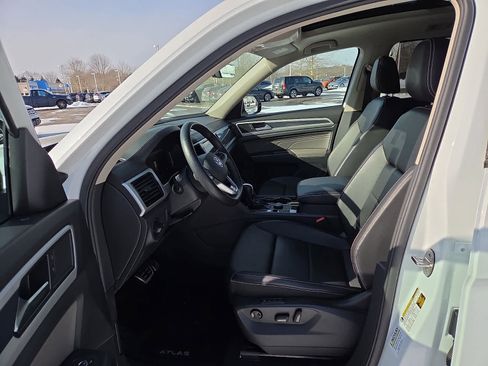Used 2022 Volkswagen Atlas SEL R-Line image 15