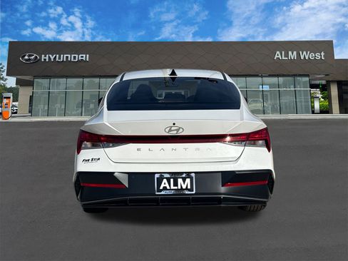 New 2025 Hyundai Elantra SEL image 6