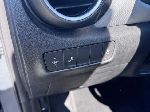 Used 2018 Hyundai Kona SEL FWD image 24