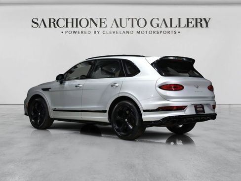 Used 2022 Bentley Bentayga image 2
