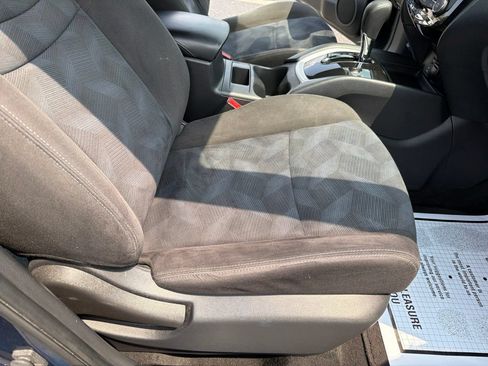Used 2015 Nissan Rogue SV FWD image 33