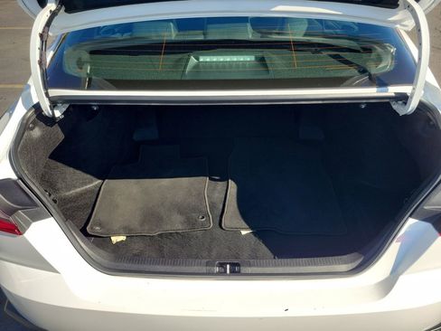 Used 2025 Toyota Camry SE image 9