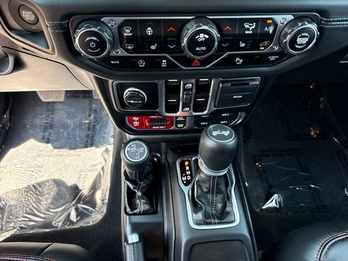Used 2025 Jeep Wrangler Unlimited Rubicon AWD/4WD image 15