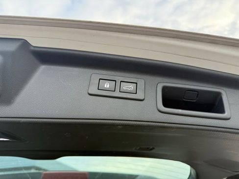 Used 2023 Subaru Forester Touring image 7