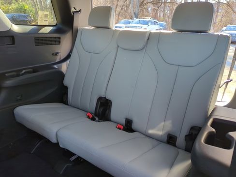 Certified 2025 Hyundai Palisade SEL image 19