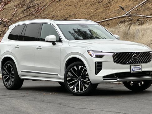 New 2026 Volvo XC90 B6 Plus image 2