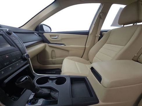 Certified 2017 Toyota Camry LE image 11