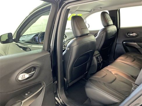 Used 2020 Jeep Cherokee Limited image 29