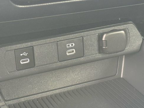Used 2025 Toyota Prius LE FWD image 24