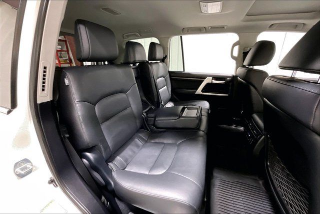 Used 2018 Toyota Land Cruiser AWD/4WD image 27
