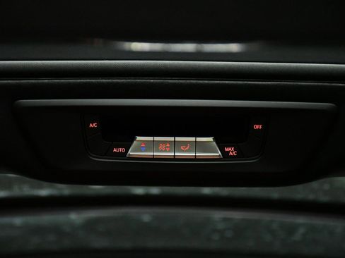Used 2023 BMW X7 M60i AWD/4WD image 50