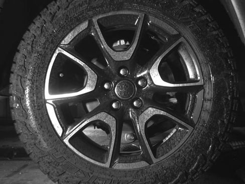 Used 2025 Jeep Compass Trailhawk AWD/4WD image 9